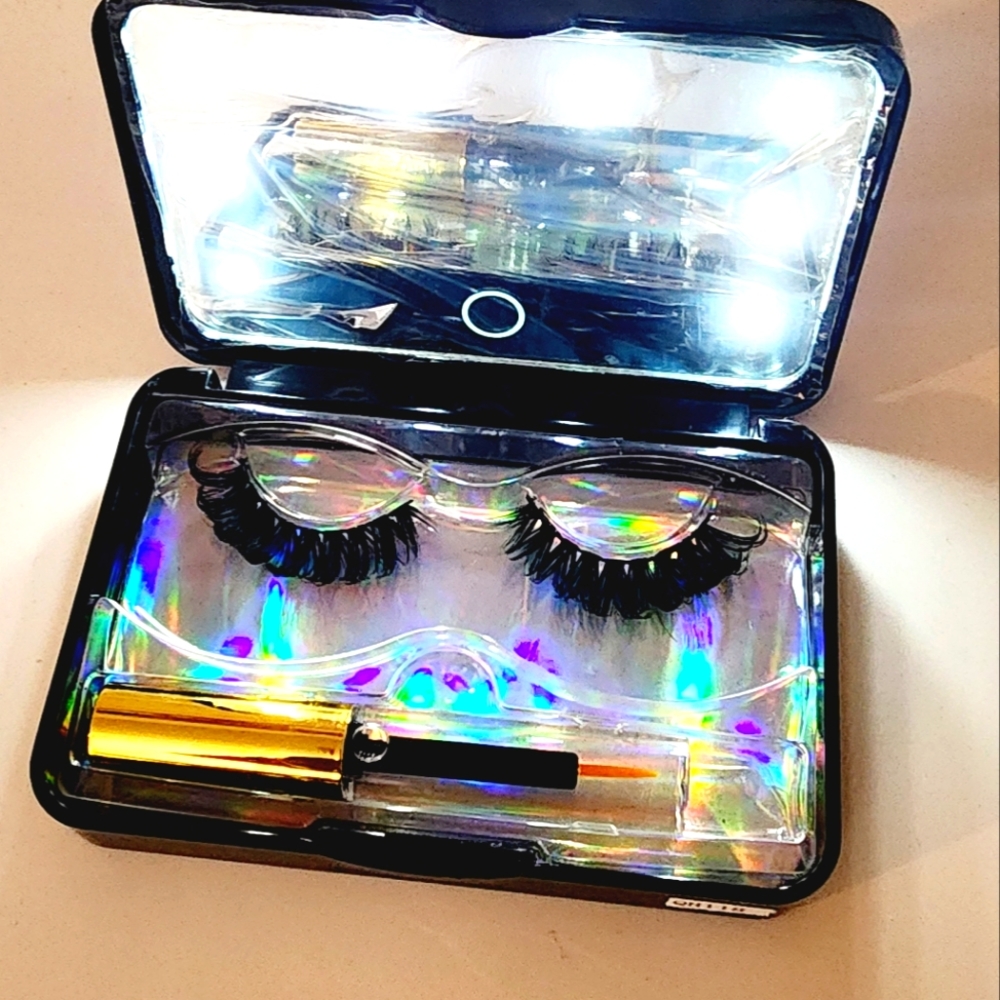 Luxury Dramatic 3D Lashes with LED Lights Case and Glue
